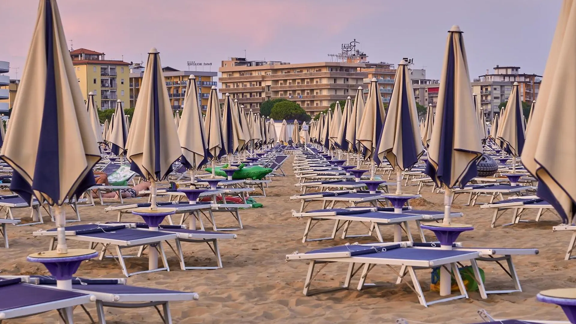 Seafront Building In A Great Location - Beahost Apartment Bibione 0*,